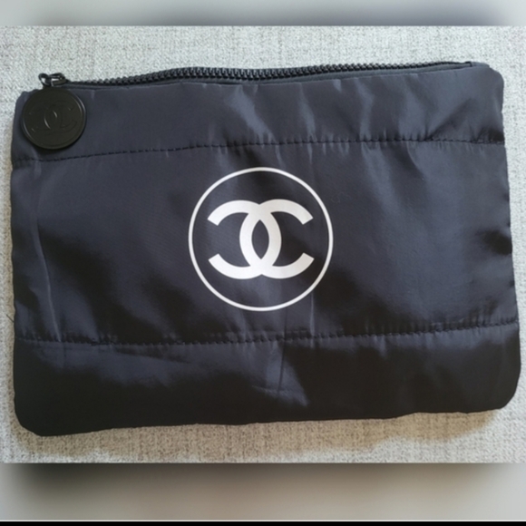 The Unbranded Brand Handbags - Nylon Novelty Essential Pouch And iPad Holder For Protection